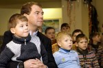 Президент России Медведев назвал людьми 2009 всех родившихся в этом году детей