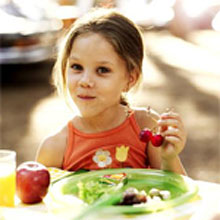 Какие вещества и элементы должен получать ребёнок с пищей
